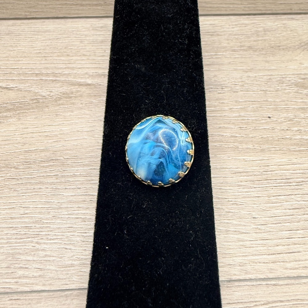 Blue and Gold Tone‎ Round Brooch